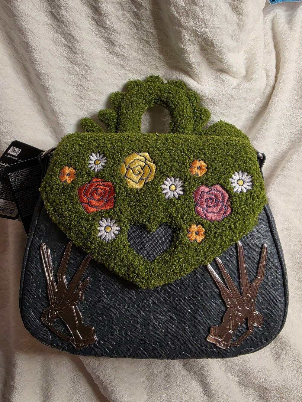EDWARD SCISSORHANDS CROSSBODY SHERPA Loungefly NWT - Picture 2 of 12